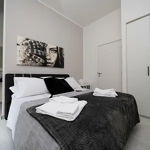https://white-rooms.taorminaitalyhotels.com